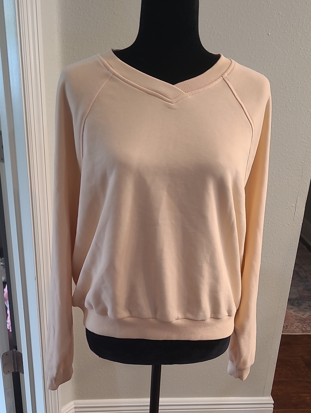 Vuori Soft V-Neck Pullover Sweatshirt - Light Pink  Comfort Evrty Day Size M